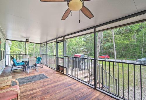 Less Than 2 Mi to River Home with Fire Pit in Homosassa in โฮโมซัสซา (FL)