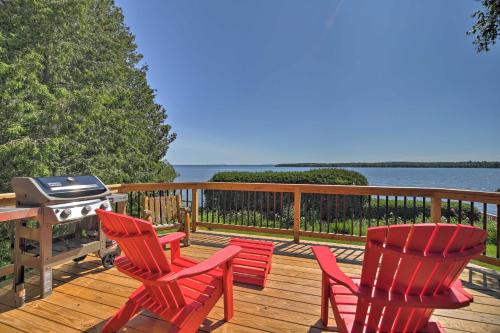 Family Lakehouse w/ Deck + Beach on Lake Champlain - Clinton County, NY