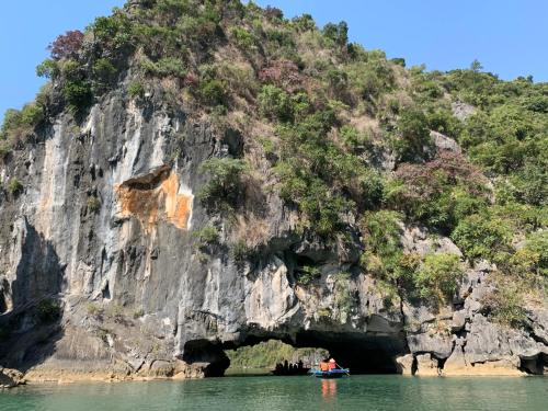 Asahi Luxstay - Halong Bayview 2Br Apartment - Tap to explore photos