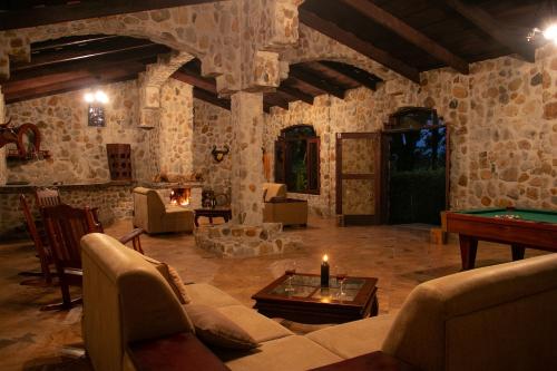 共用Lounge/電視區, Malekus Mountain Lodge in 阿雷納