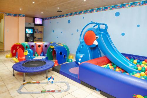 Hotel Seeblick & Ferienwohnung - 놀이터