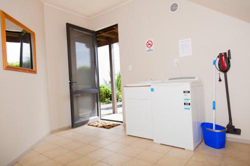Entrance, Spacious, Peaceful, Fully Equipped 1BR Apartment in Upper Hutt