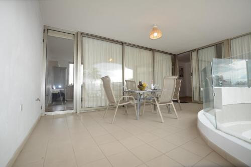 City Center Pool View Apartment