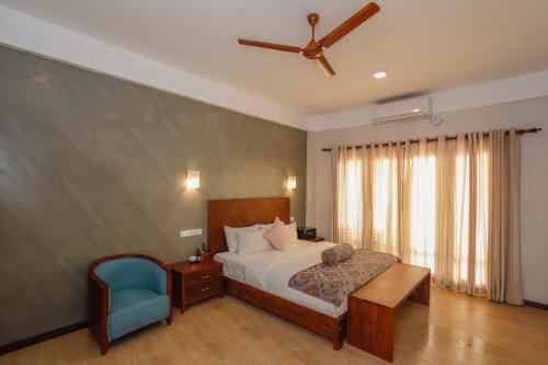 Sapphire Seas Beachfront Hotel in Hikkaduwa