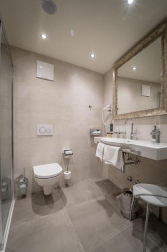237415538 Hotel Goldener Adler, BW Signature Collection