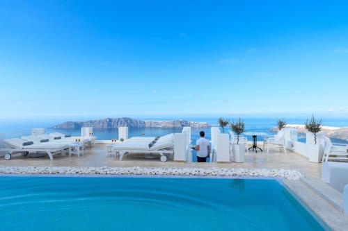 Above Blue Suites - image 6