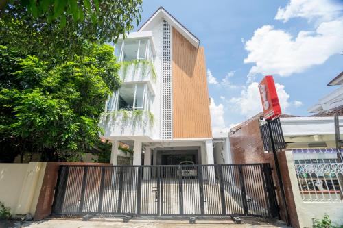 Super OYO Collection O 2627 Ratamya Co-living