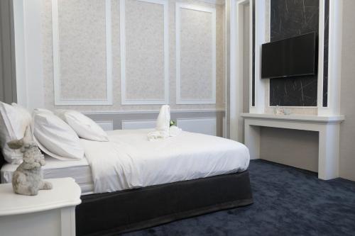 VARIMANTRA HOTEL VARIMANTRA HOTEL