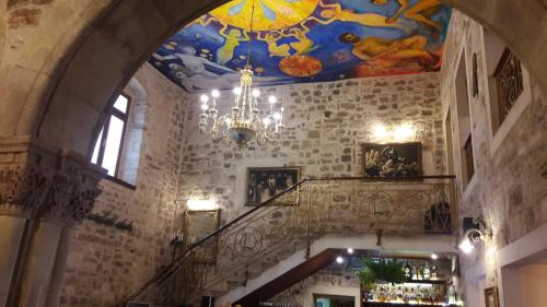 Gothic Palace Heritage - image 12