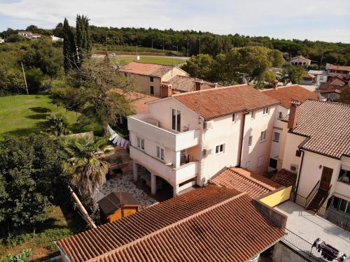 Apartments Sain with garden terrace near the beach