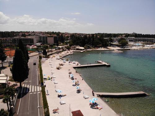 Apartments Sain with garden terrace near the beach