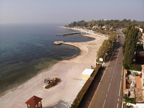 Apartments Sain with garden terrace near the beach