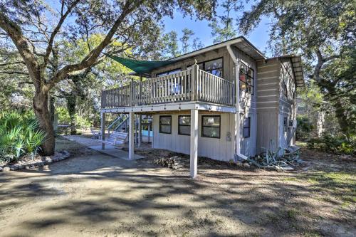 Steinhatchee Home with Large Yard Grill Gazebo - image 2