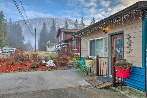 Quaint Juneau Apt with Scenic Mountain Surroundings!