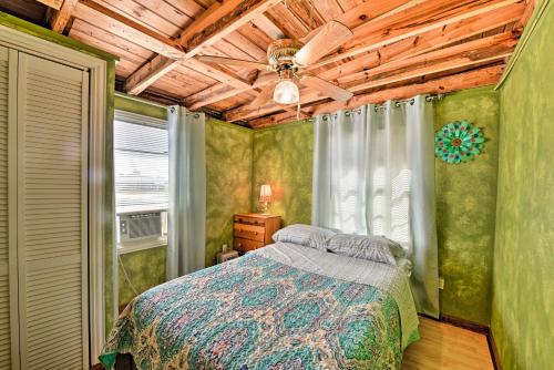 Colorful Cottage - 2 Blocks to Surfside Beach! - image 8
