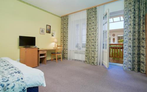 Angel Town Hall Apartments 4