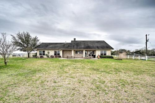 Pet-Friendly Flatonia House with Patio and Yard! - image 4