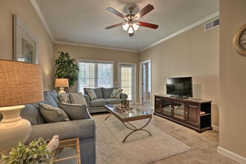 Lavish Galveston Resort Escape Walk to the Beach! in Galveston, USA