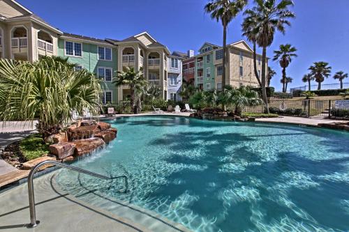 Lavish Galveston Resort Escape Walk to the Beach! in Galveston, USA