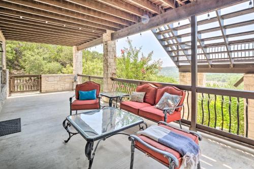 Deck & Lake Travis Views: Hill Country Hideaway! in Jonestown (TX)