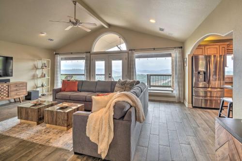 Deck & Lake Travis Views: Hill Country Hideaway! in Jonestown (TX)