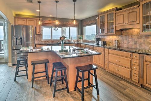 Jonestown House on Hill with Lake Travis Views! in Jonestown, USA