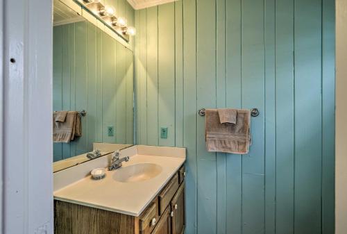 North Myrtle Beach Townhome - Walk to Beach! - image 4