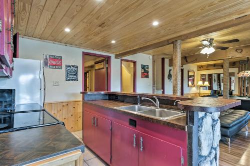 Lavish Condo with 2 Decks - 5mi to Ruidoso Downs - image 5