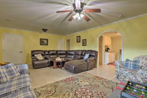 Kingston Home with Shared Pool - 23 Mi to LakePoint! in סמירנה(ג'אי אי)