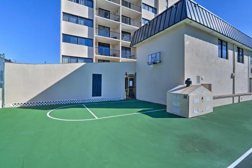 Lovely Condo with Pool - Walk to Family Kingdom! - image 5