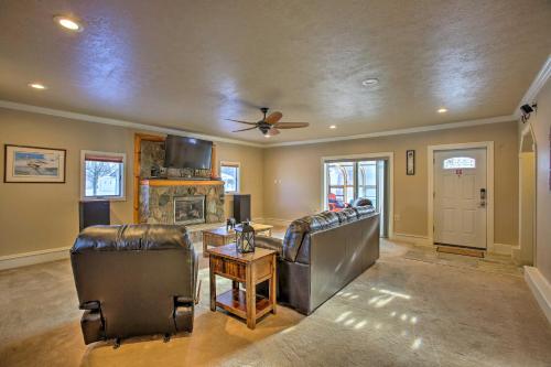 4 Season, Waterfront Houghton Lake House w/ Dock! in Houghton Lake (MI)