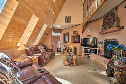 Cozy Angel Fire Cabin 10 Min from Ski Slopes! - image 9
