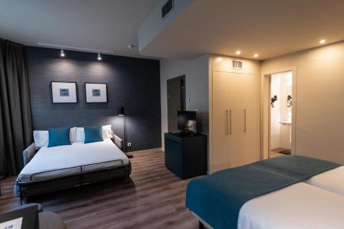 Atenea Rekord Suites Hotel Rekord is perfectly located for both business and leisure guests in Barcelona. Both business travelers and tourists can enjoy the propertys facilities and services. 24-hour front desk, luggage 