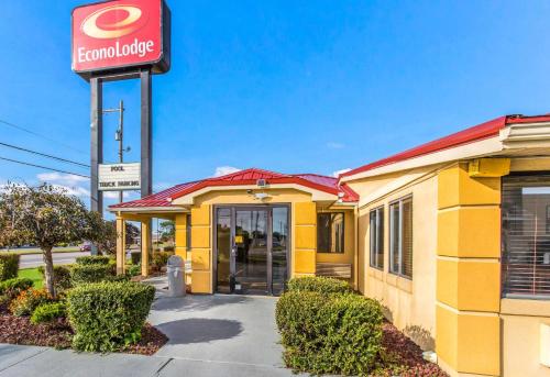 Econo Lodge - Accommodation - Norwalk