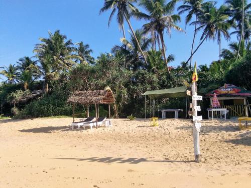 Hikkaduwa backyard beach homestay in Hikkaduwa