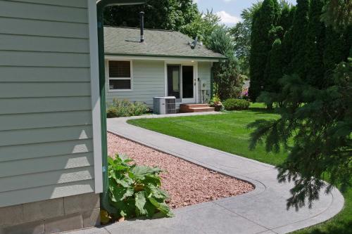 Remodeled Apt - 8 Mi to Downtown Minneapolis! - image 5