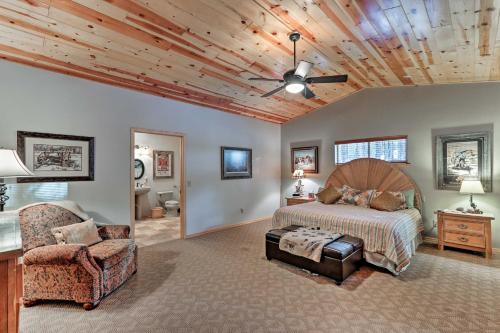 Lavish Cabin with Deck Less Than 3 Mi to Pinetop Country Club - image 8