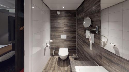 Eden Studios and Apartments - image 5