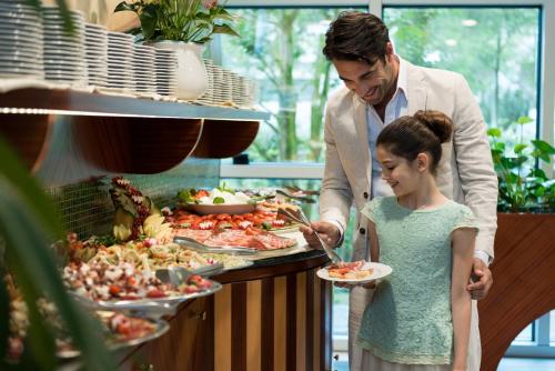 Aparthotel Holiday - image 12