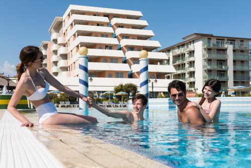 Aparthotel Holiday - image 14