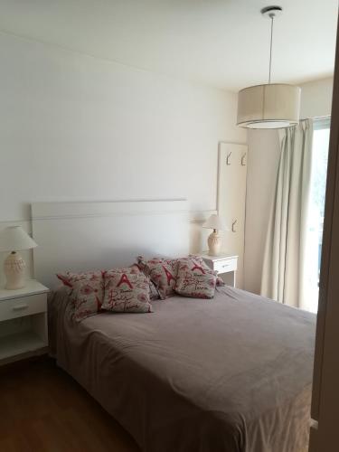One-Bedroom Apartment image 10