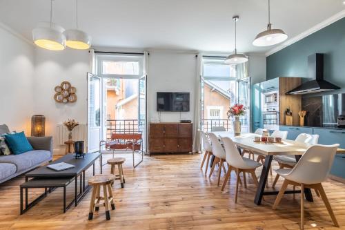 PROMO Haussman -Elegant 2 bedrooms flat in the heart of Biarritz- Parking