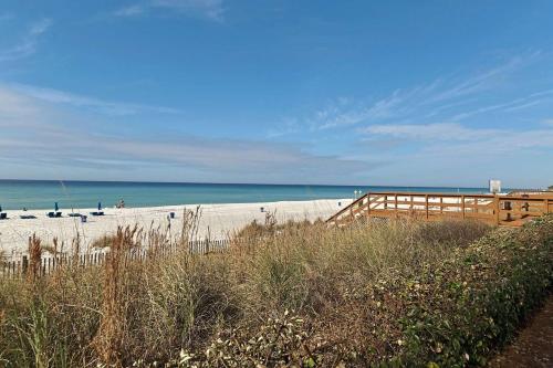 Three Bedroom Majestic Beach Resort Tower 2 1109 - image 6