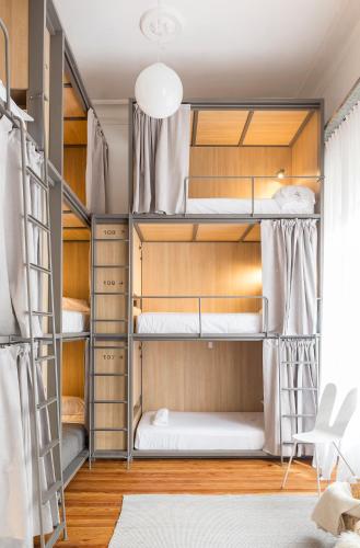 Bed in 9-Bed Mixed Dormitory Room image 1
