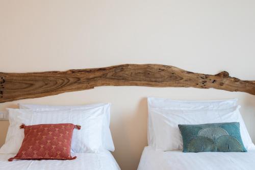 3 twin beds