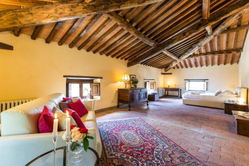 VILLA TURRI - Luxury Country & Padel Resort in Camporgiano