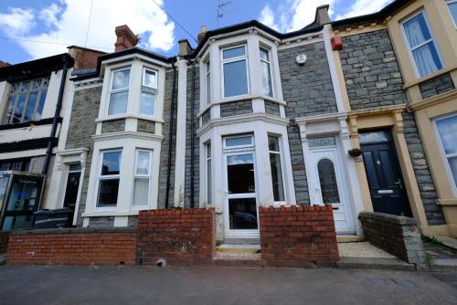 Luckwell Too by Cliftonvalley Apartments
