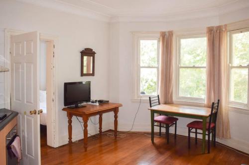 One Bedroom Apartment in Incredible Location - image 10