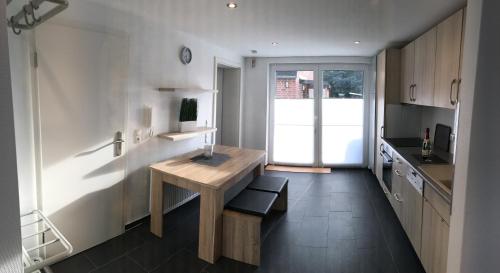 Ferienwohnung Rinteln - 4 Sterne - Im Kleinen Look - 55 qm - 2 x TV - Terrasse - max 2 Erw und 1 Kin 5.7km von Wennenkamp entfernt
