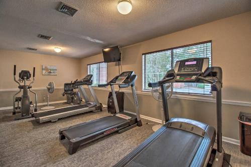 Hilton Head Condo with Pool Access Less Than half Mi to Beach - image 11